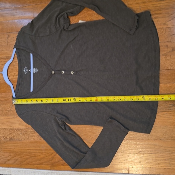 ST. JOHN'S BAY WOMENS LONG SLEEVE "OREGANO" GREEN V-NECK TOP SIZE MEDIUM - Picture 11 of 14